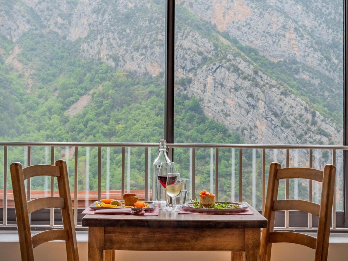 فندق Auberge De Calendal Aiglun  المظهر الخارجي الصورة
