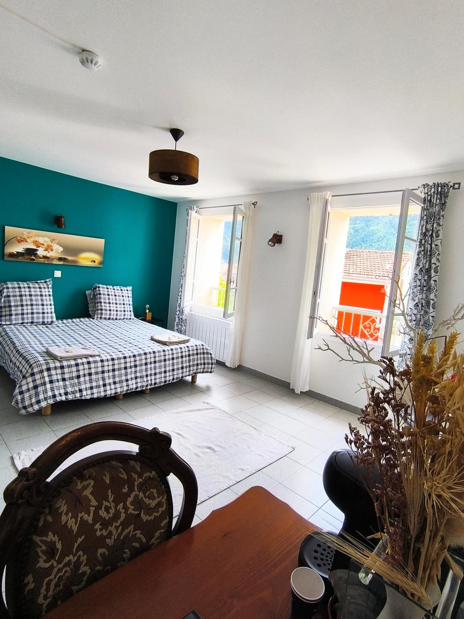 فندق Auberge De Calendal Aiglun  المظهر الخارجي الصورة