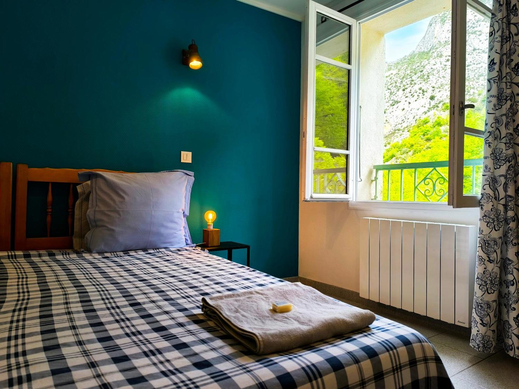 فندق Auberge De Calendal Aiglun  المظهر الخارجي الصورة