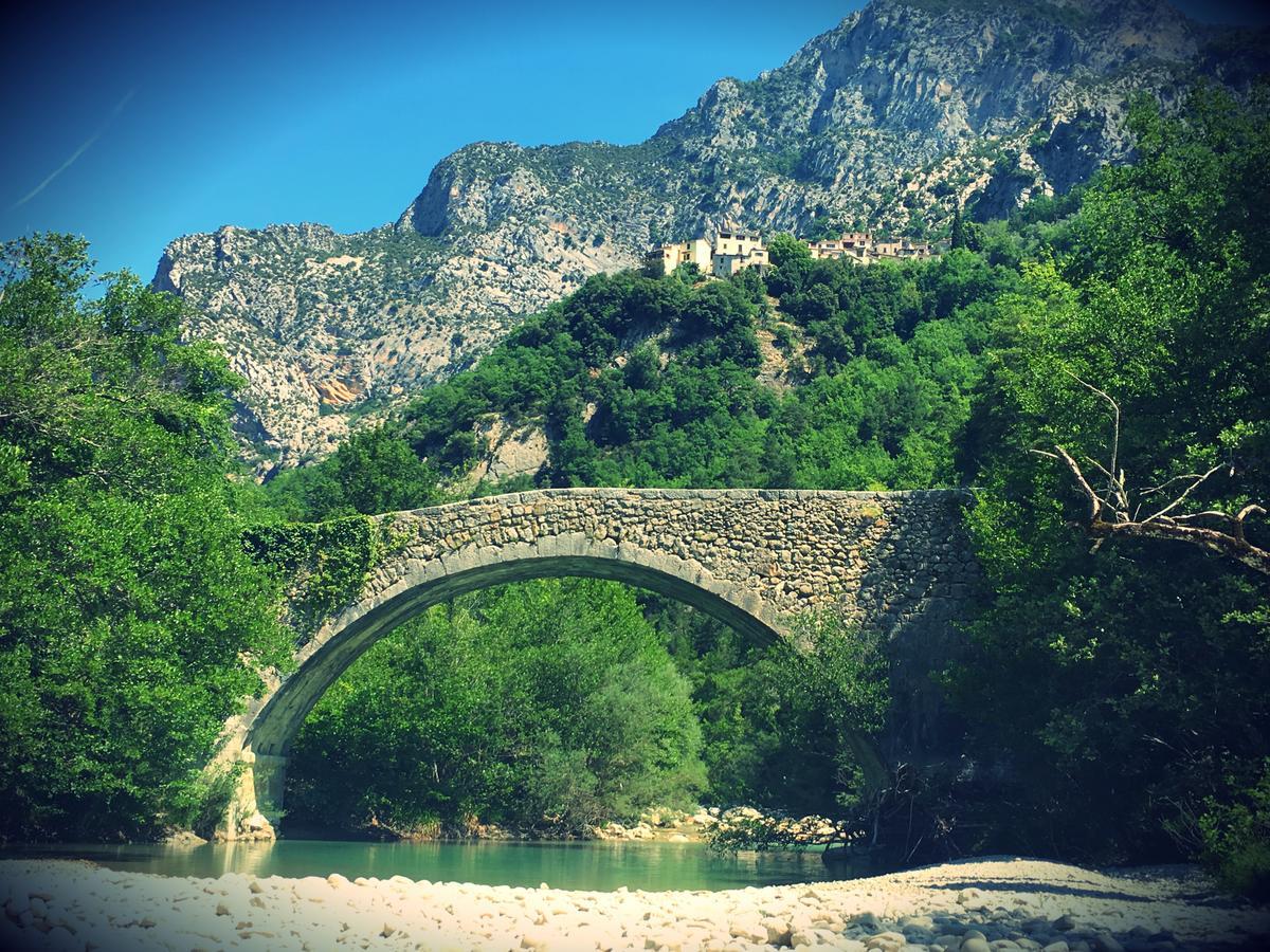 فندق Auberge De Calendal Aiglun  المظهر الخارجي الصورة